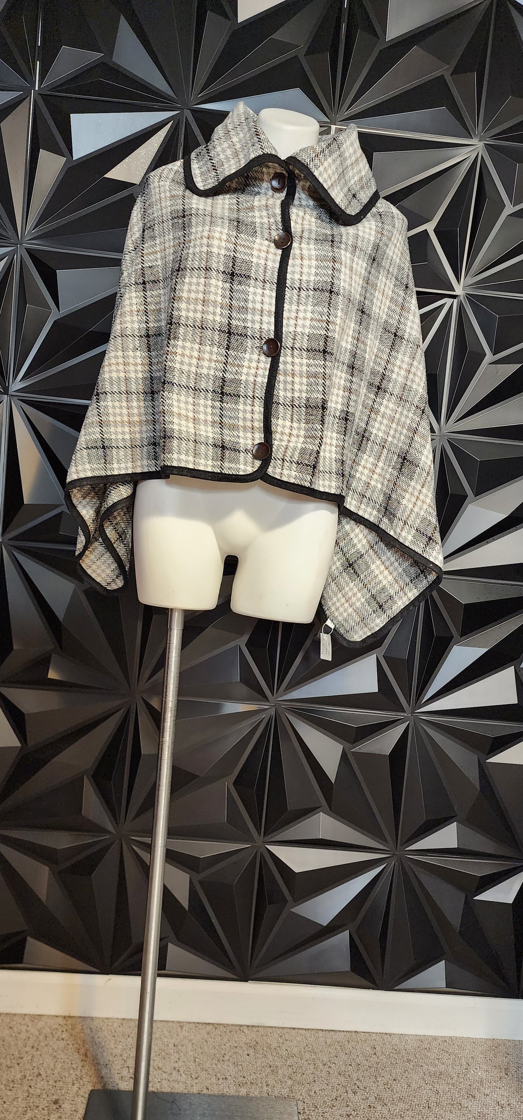 NWT houndstooth poncho        ones size (sm-large)