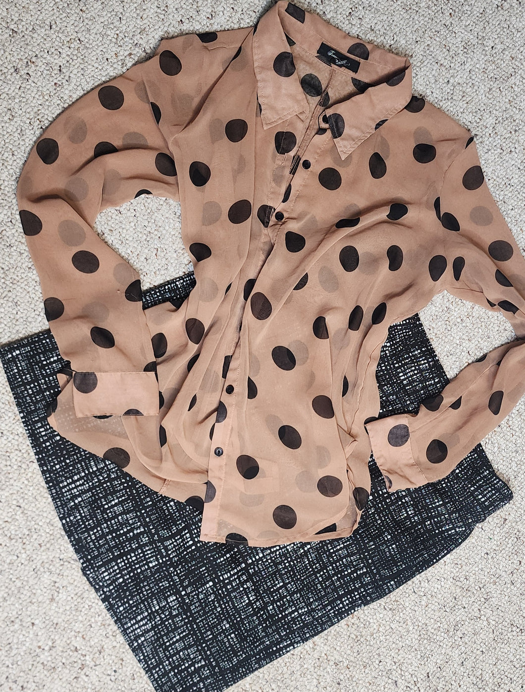 Black/white skirt/polka dot top 2 piece set   sz lrg