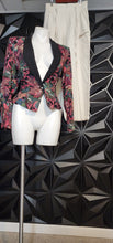 Load image into Gallery viewer, Wrapper vintage floral blazer         sz lrg (best fitting sz medium)
