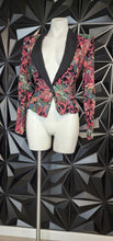Load image into Gallery viewer, Wrapper vintage floral blazer         sz lrg (best fitting sz medium)
