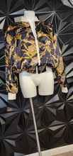 Load image into Gallery viewer, Casual Corner chain link bomber        sz one size (fitting lrg-1x)
