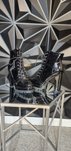 Load image into Gallery viewer, Liliana patent leather heels      sz 8.5
