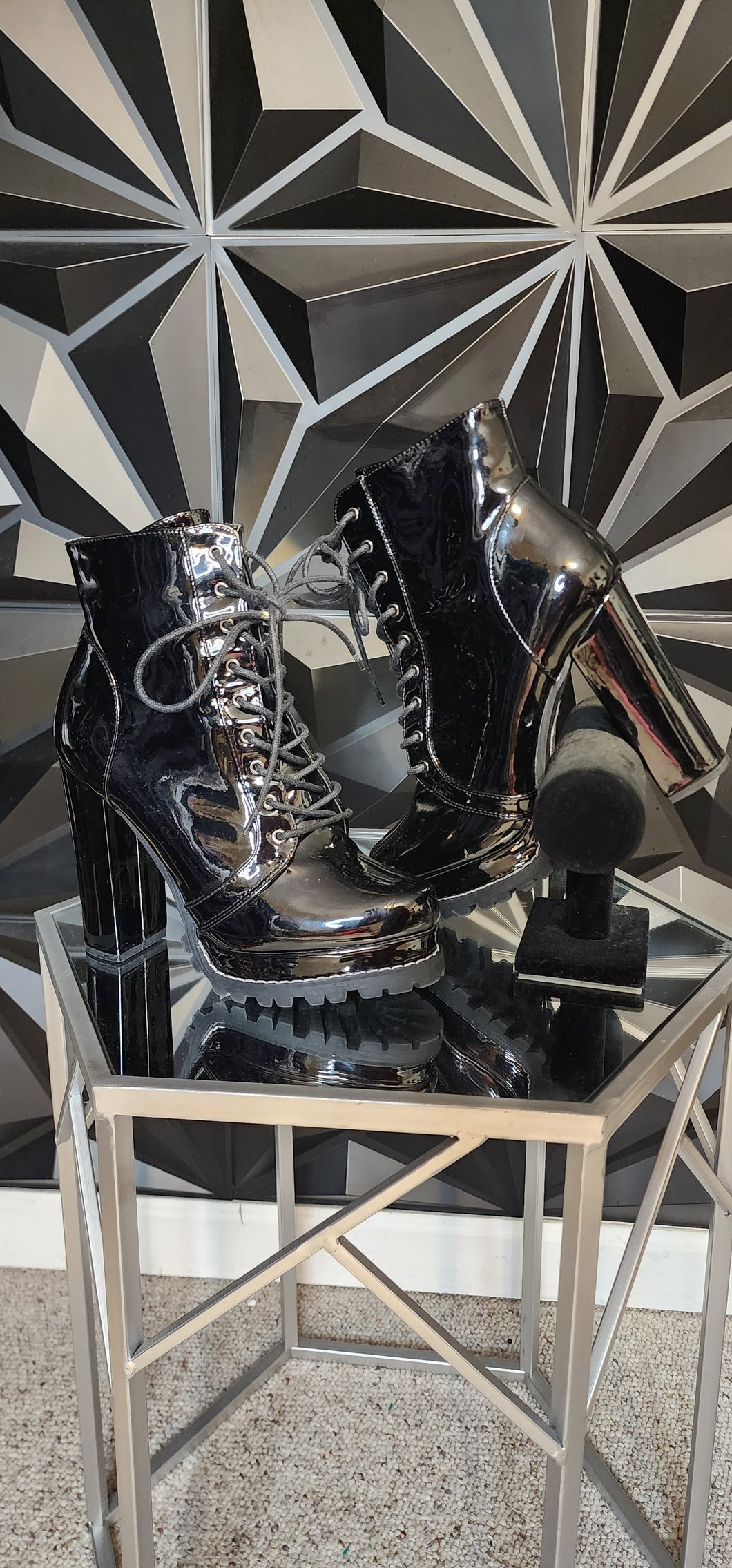 Liliana patent leather heels      sz 8.5