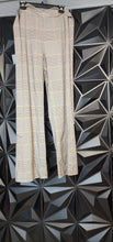 Load image into Gallery viewer, NWT Fashion Nova printed pants       sz lrg, fitting sz 8/10
