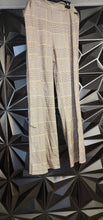 Load image into Gallery viewer, NWT Fashion Nova printed pants       sz lrg, fitting sz 8/10
