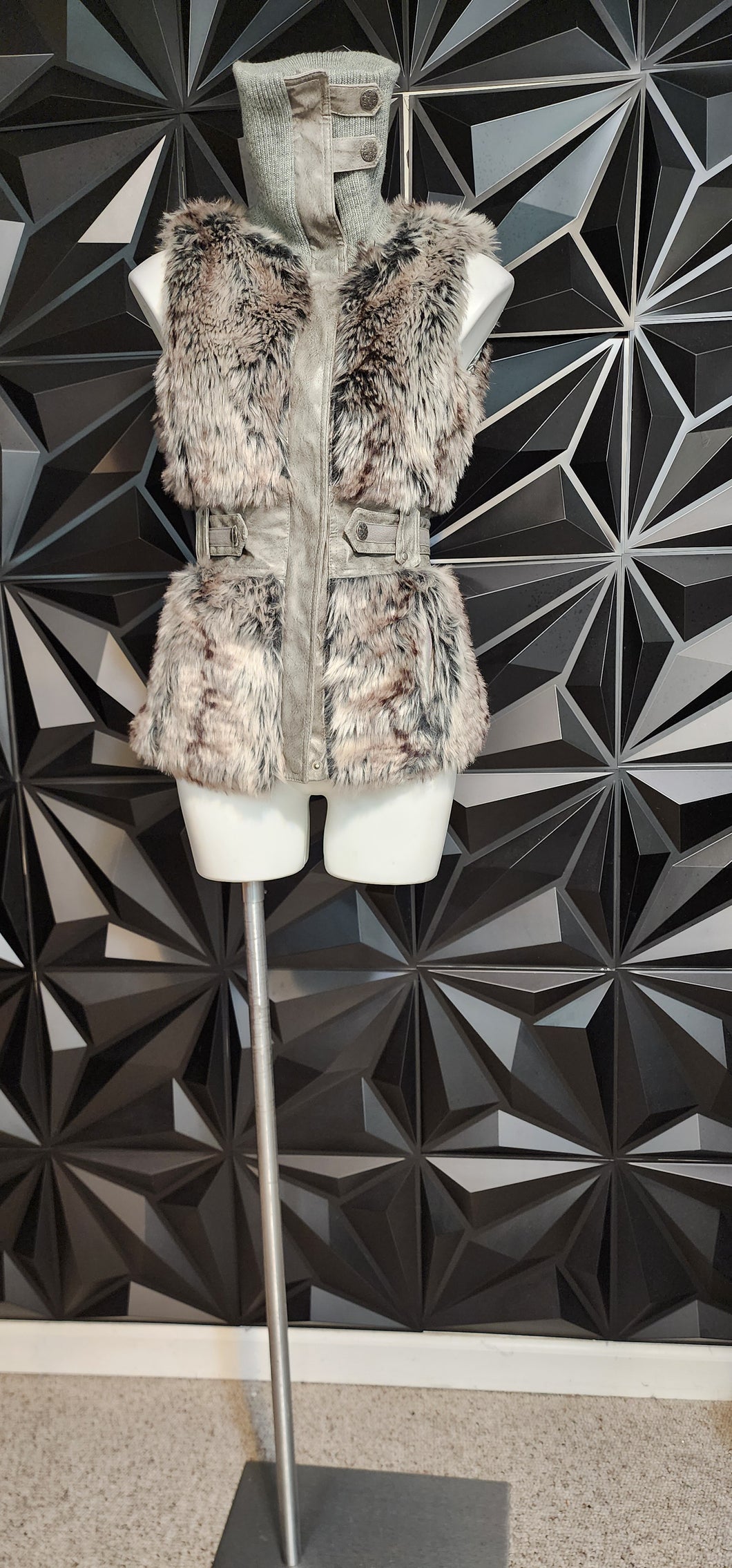 NWT Dollhouse outerwear  fur vest         sz med, best fit small