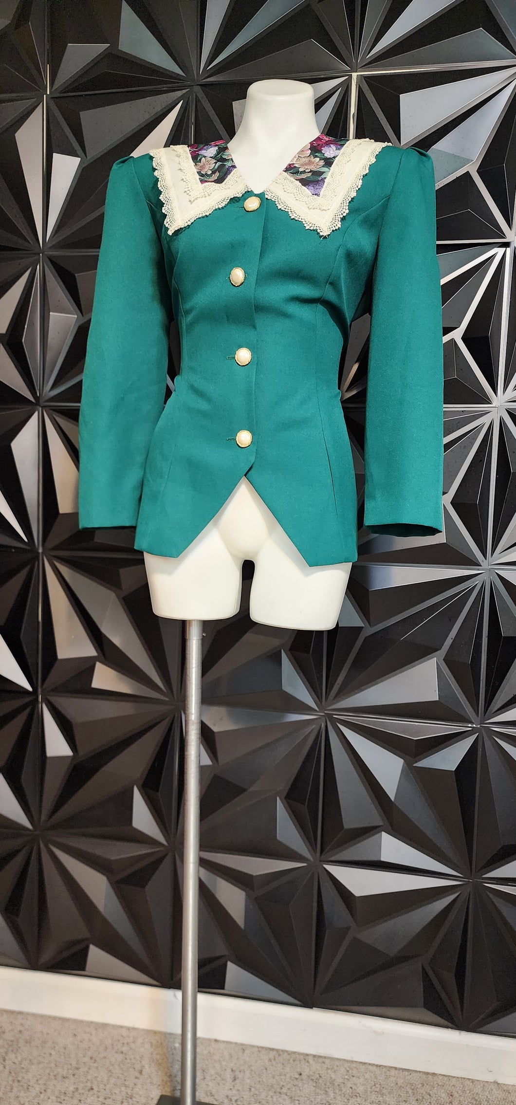 Nahmini vintage blazer        sz 10, best fitting sz 8