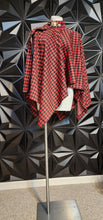 Load image into Gallery viewer, Anne Klein houndstooth poncho           sz lrg (one size)
