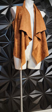 Load image into Gallery viewer, Catherine suede vest        sz med
