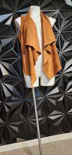 Load image into Gallery viewer, Catherine suede vest        sz med
