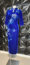 Load image into Gallery viewer, Chinese floral print velour dress          sz xxl, best fitting sz 10/12
