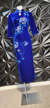 Load image into Gallery viewer, Chinese floral print velour dress          sz xxl, best fitting sz 10/12
