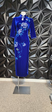 Load image into Gallery viewer, Chinese floral print velour dress          sz xxl, best fitting sz 10/12
