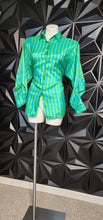 Load image into Gallery viewer, Leslie Faye stripe blouse       sz med-large
