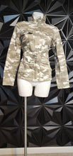 Load image into Gallery viewer, Kensie camo jacket           sz med
