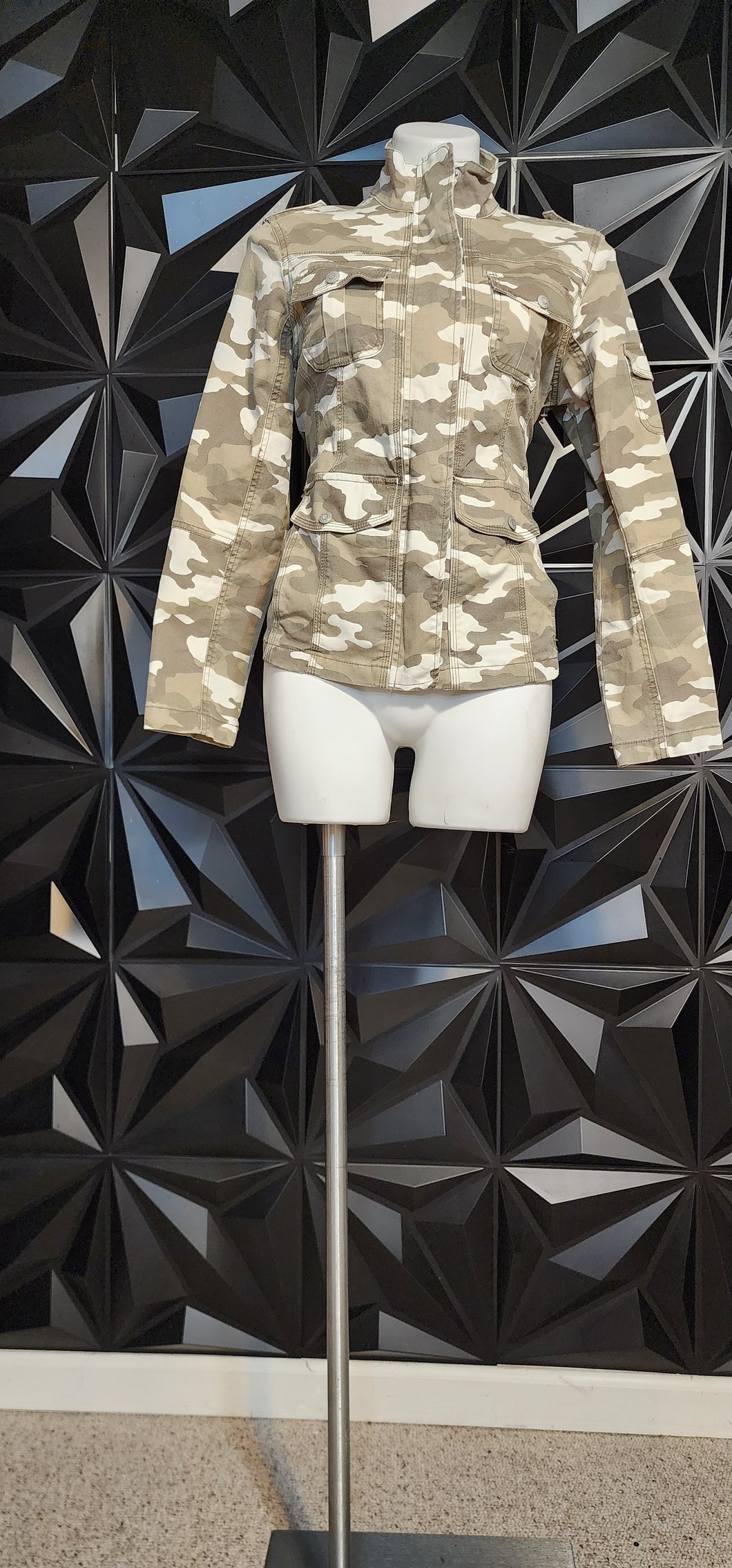 Kensie camo jacket           sz med