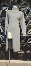 Load image into Gallery viewer, Pinch gray sweater         sz med-xlrg
