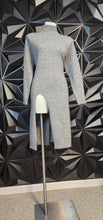 Load image into Gallery viewer, Pinch gray sweater         sz med-xlrg
