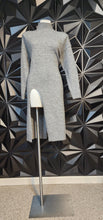 Load image into Gallery viewer, Pinch gray sweater         sz med-xlrg
