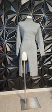 Load image into Gallery viewer, Pinch gray sweater         sz med-xlrg
