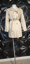 Load image into Gallery viewer, Pow Wow short jacket        sz medium
