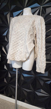 Load image into Gallery viewer, Aran sweater market        sz med -lrg
