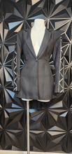 Load image into Gallery viewer, Venus black high low blazer         sz 6
