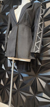 Load image into Gallery viewer, Venus black high low blazer         sz 6
