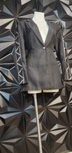 Load image into Gallery viewer, Venus black high low blazer         sz 6
