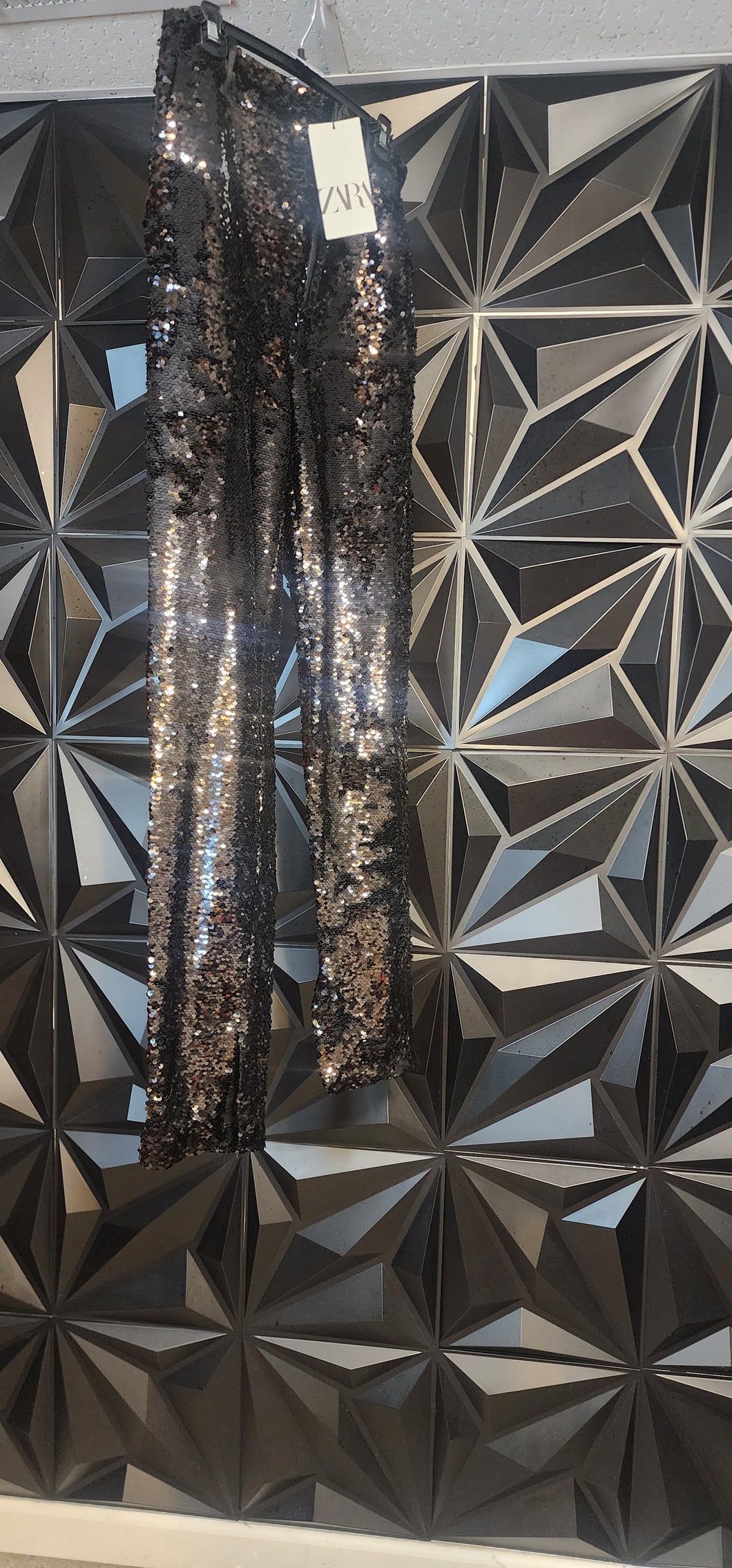 Nwt Zara sequin pants        sz lrg, best fitting sz medium (8/10)