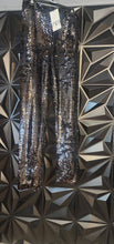 Load image into Gallery viewer, Nwt Zara sequin pants        sz lrg, best fitting sz medium (8/10)
