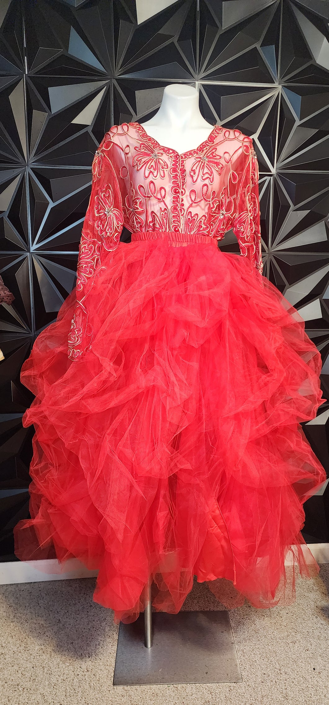 Tulle skirt/Mesh embroidered top 2 piece set  SZ untagged, fitting med/lrg