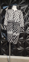 Load image into Gallery viewer, Chicos stripe open front duster           sz Chicos 2=large
