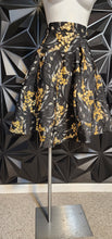 Load image into Gallery viewer, Nwt Chic wish skirt     sz small
