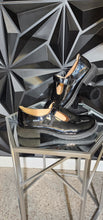 Load image into Gallery viewer, Patent leather mary jane shoes         sz untagged, best fit sz 10.5
