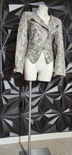 Load image into Gallery viewer, Gray reptile print jacket          sz untagged, small-med fit

