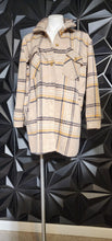 Load image into Gallery viewer, Fore fringe flannel jacket       sz medium
