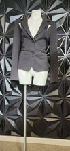 Load image into Gallery viewer, Vhny black blazer       sz small
