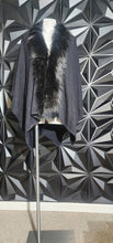 Load image into Gallery viewer, La Florentina fur poncho              ones size
