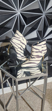 Load image into Gallery viewer, Azaela Wang stripe heels          sz 9
