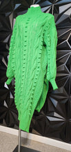 Load image into Gallery viewer, Green bubbled sweater        sz xxl (fitting lrg-xxl)
