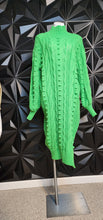 Load image into Gallery viewer, Green bubbled sweater        sz xxl (fitting lrg-xxl)
