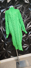 Load image into Gallery viewer, Green bubbled sweater        sz xxl (fitting lrg-xxl)
