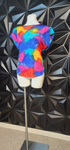 Load image into Gallery viewer, Hott Stuff multicolor blouse         sz untagged, best fitting med-lrg(12)

