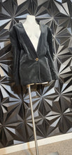 Load image into Gallery viewer, Tan Jay velour blazer           sz 24 (best fitting sz 20)
