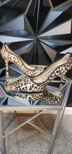 Load image into Gallery viewer, Sam Edelman leopard heels         sz 10
