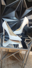 Load image into Gallery viewer, Fashion Nova white heels          sz 11
