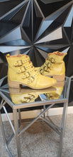 Load image into Gallery viewer, Beast fashion booties           sz 7
