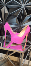 Load image into Gallery viewer, Dream Pairs pink heels           sz 8
