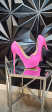 Load image into Gallery viewer, Dream Pairs pink heels           sz 8
